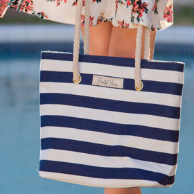 portovino-beach-bag-blue-back-lady2